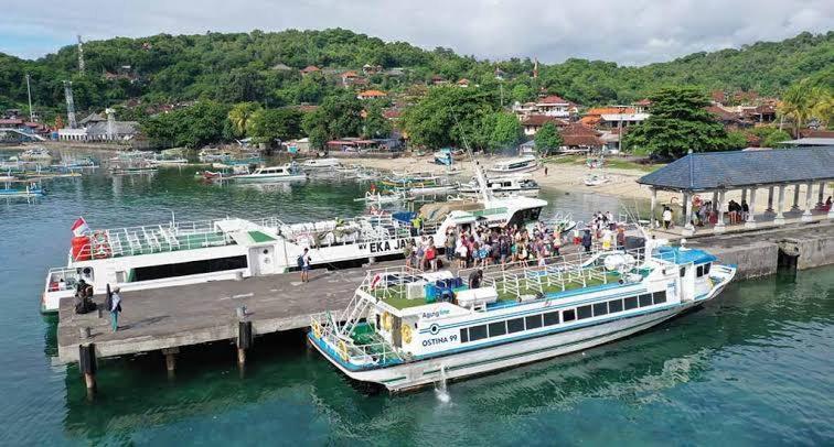 Botel Giliticket Fast Ferries