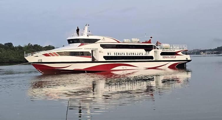 Botel Giliticket Fast Ferries